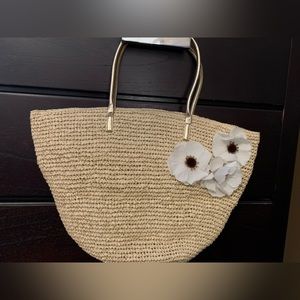 Like new lined straw tote with flowers